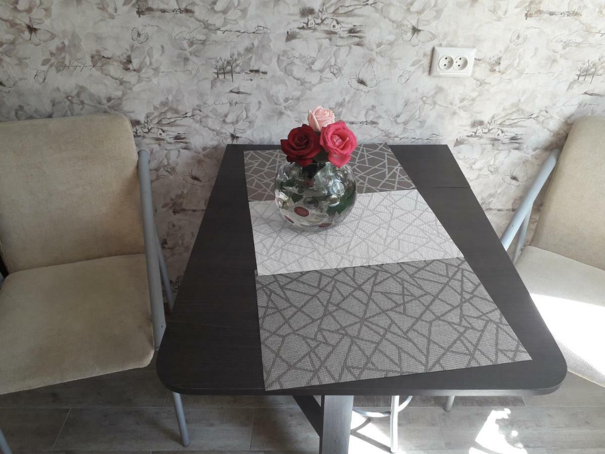 Apartment 30 M2 On Sergei Esenin 11 Kharkov Luaran gambar