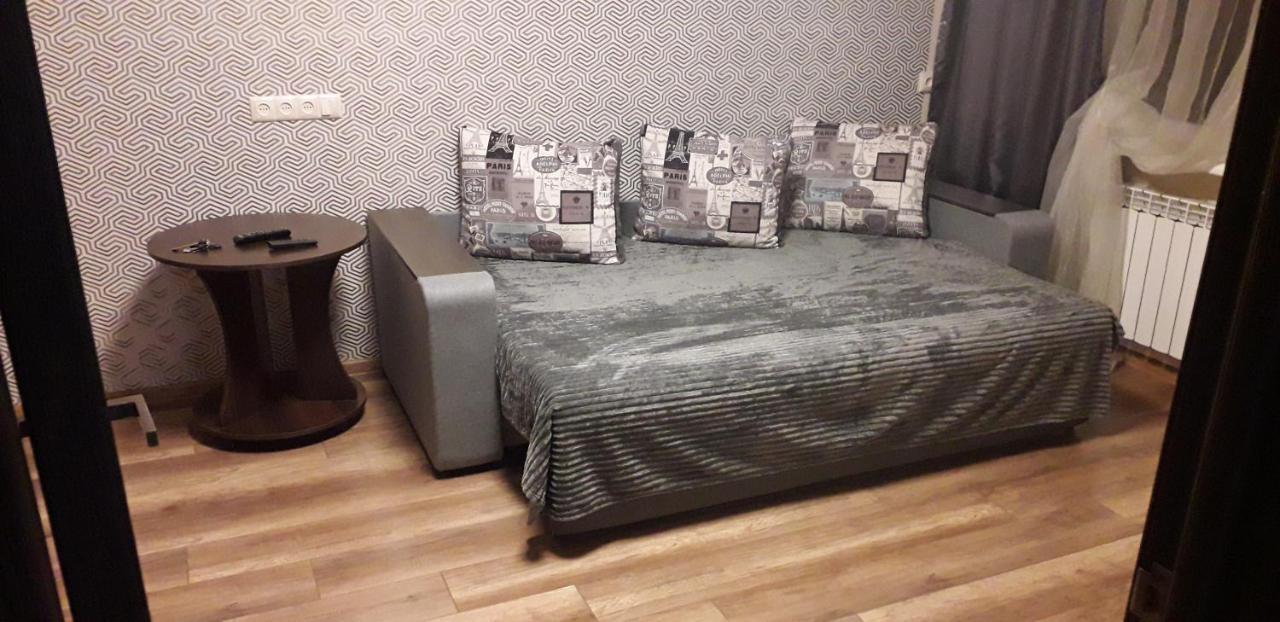 Apartment 30 M2 On Sergei Esenin 11 Kharkov Luaran gambar